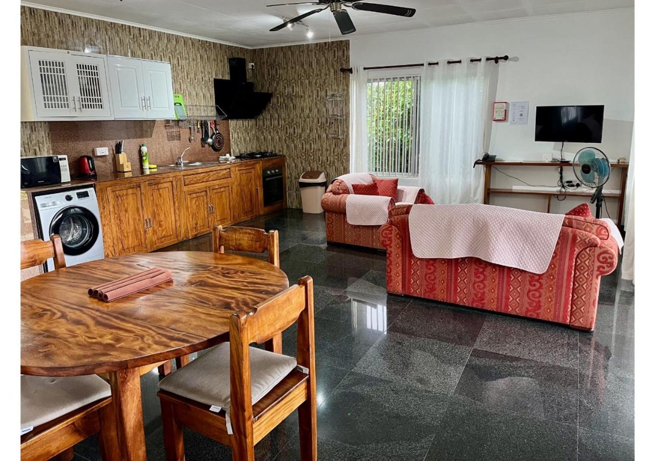 Holiday Home Baie Lazare  ภายนอก รูปภาพ
