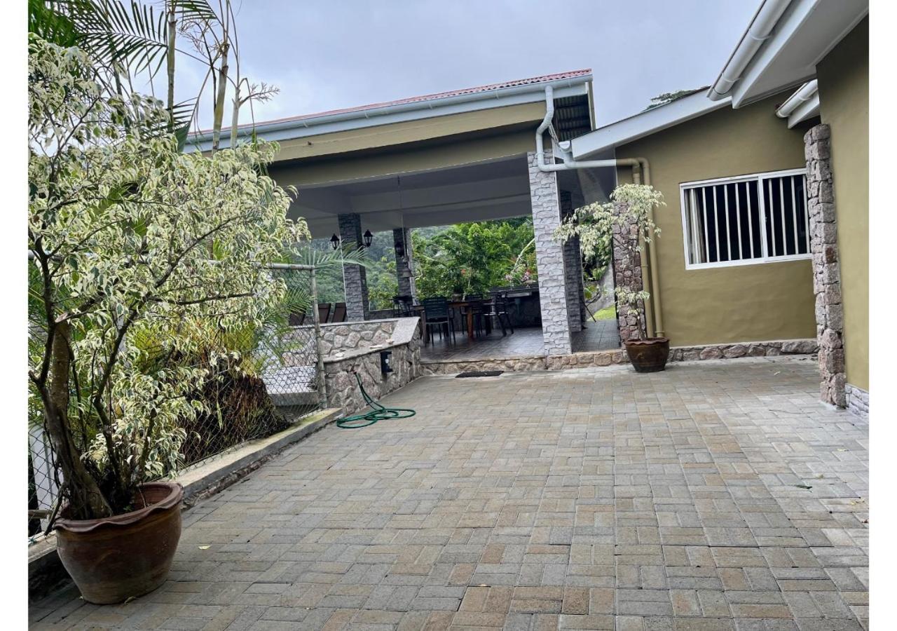 Holiday Home Baie Lazare  ภายนอก รูปภาพ
