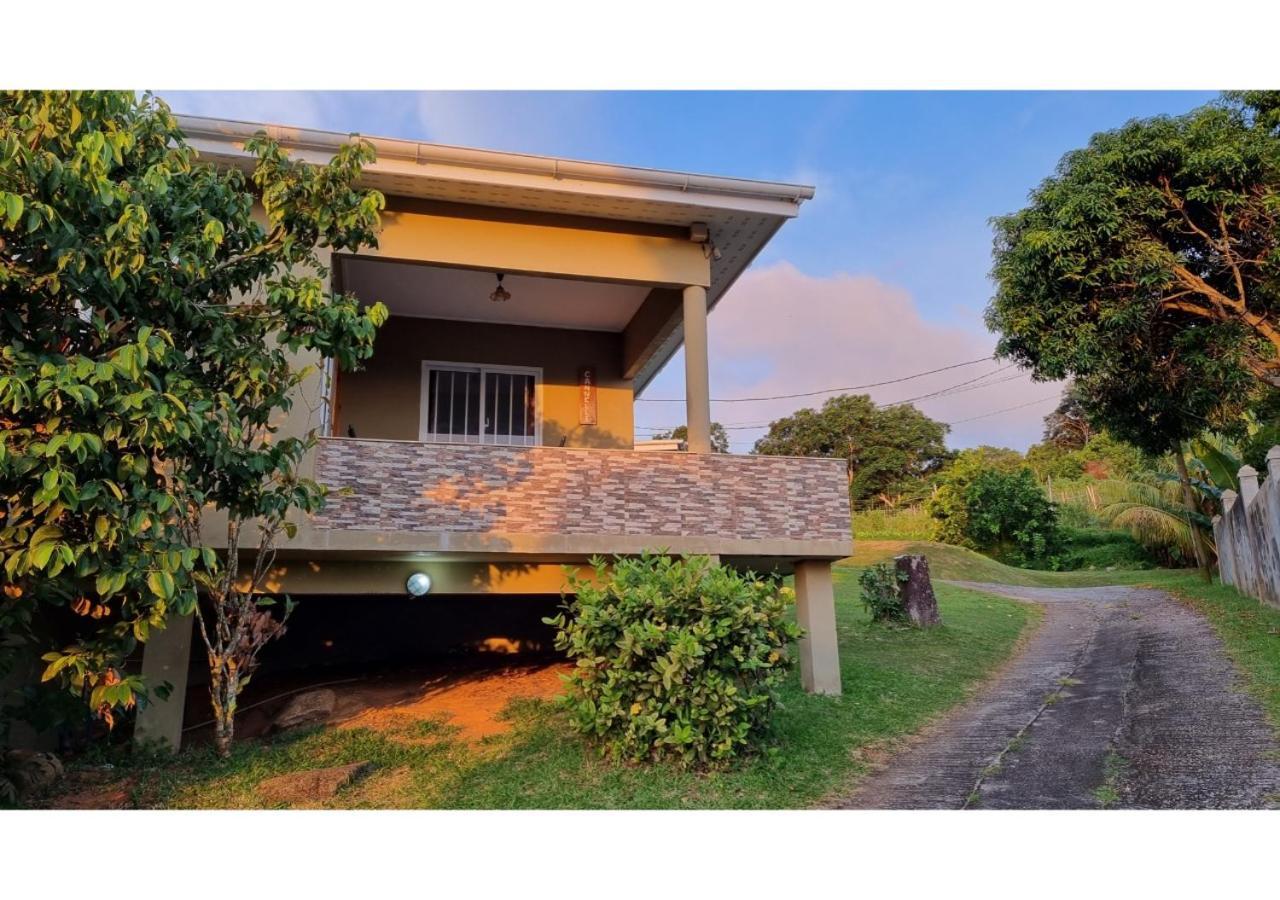 Holiday Home Baie Lazare  ภายนอก รูปภาพ