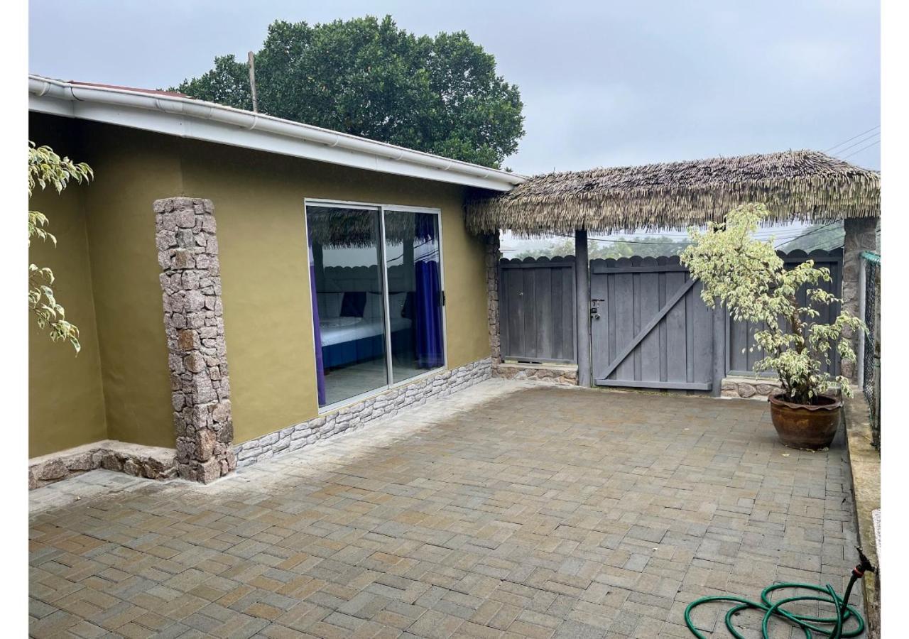 Holiday Home Baie Lazare  ภายนอก รูปภาพ